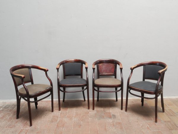 4 Jugenstilstühle von Thonet Wien nebeneinander stehend