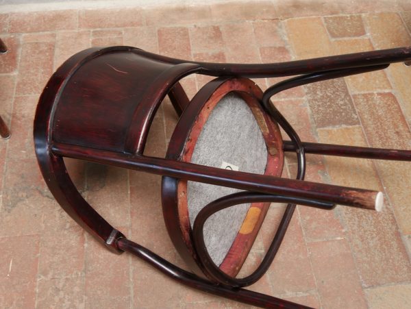 1 Stuhl Jugenstil von Thonet Wien liegend Unterseite sichtbar