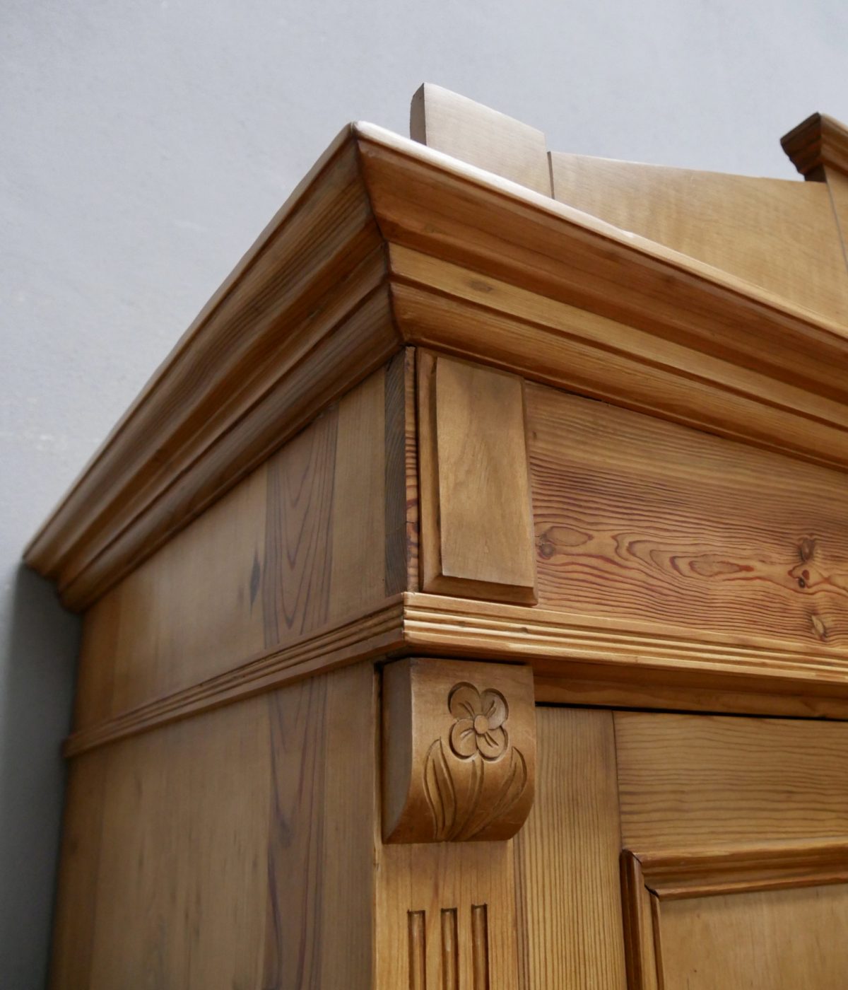 WUNDERSCHÖNER JUGENDSTIL KLEIDERSCHRANK UM 1910 WEICHHOLZ RESTAURIERT