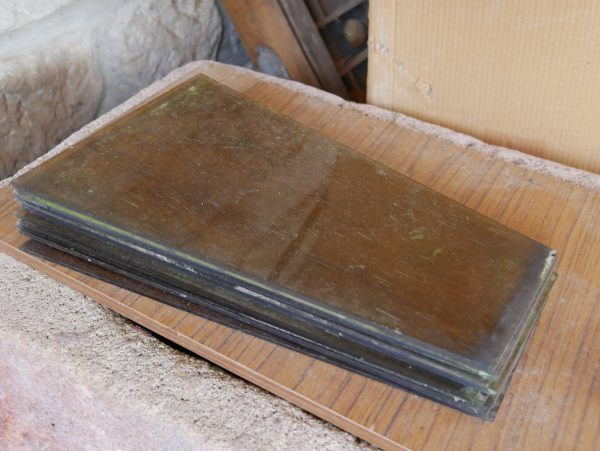 Detailaufnahme eines originalen Bauteils der Gründerzeit-Laternen. Die Aufnahme dokumentiert den unberührten historischen Erhaltungszustand mit authentischer Patina und originaler Materialsubstanz.