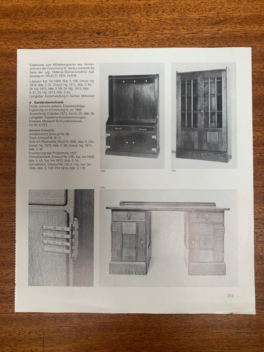Zweite Literaturabbildung aus dem Fachbuch Richard Riemerschmid – Vom Jugendstil zum Werkbund mit historischen Fotografien und Informationen zum Möbelentwurf sowie zur Ausführung durch die Deutschen Werkstätten Dresden-Hellerau.